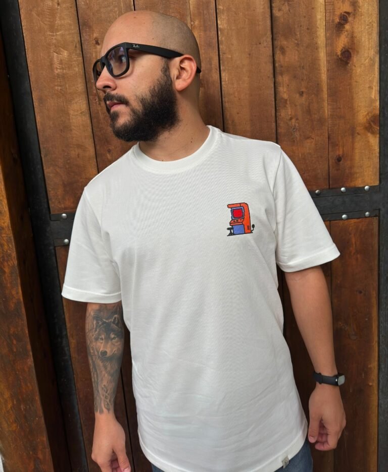 Camiseta Regular Arcade Hombre